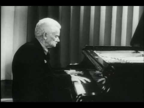 Alexander Goldenweiser plays Chopin Prelude in F-s...