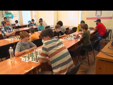 У Дніпрі за Кубок міста борються 30 шахістів