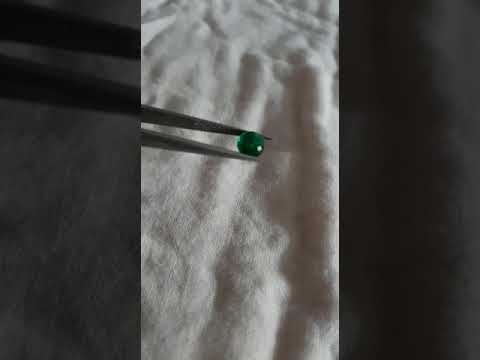 زمرد زمرد زمرد يعني الزمرد الحر الرائع