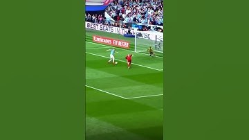 Brilliant Playmaker Skills 1v1 Breaking Goalkeeper