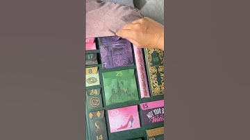 Day 7 Opening the “Wicked” Advent Calendar 🥰💚🧙🏼#wicked #wickedadventcalendar #adventcalendar