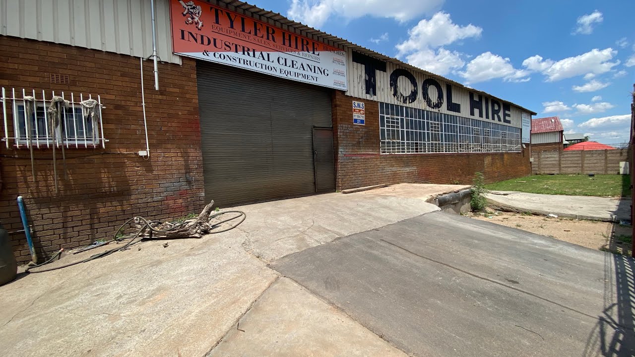 Neat 405m2 warehouse with great road frontage to let in Anderbolt