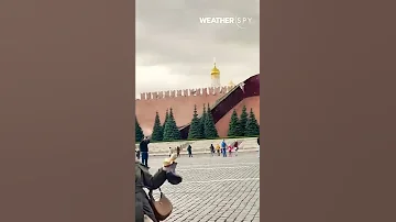 شاهد تطاير اسقف سور قصر الكرملين في موسكو روسيا بفعل قوة الرياح 