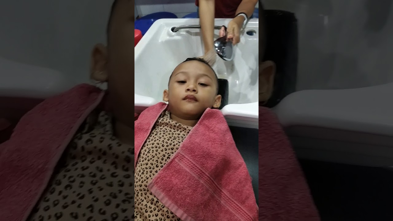 Nabila potong  rambut   YouTube