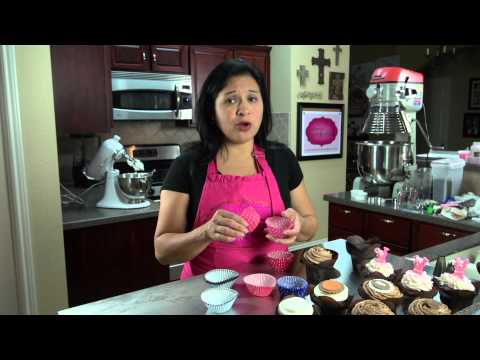 How to Get Cupcake Liners to Show When Making Chocolate Cupcakes : Cupcake Creations