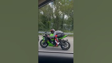 zx6r fly by #kawasaki #bikelovers #explore #zx6r