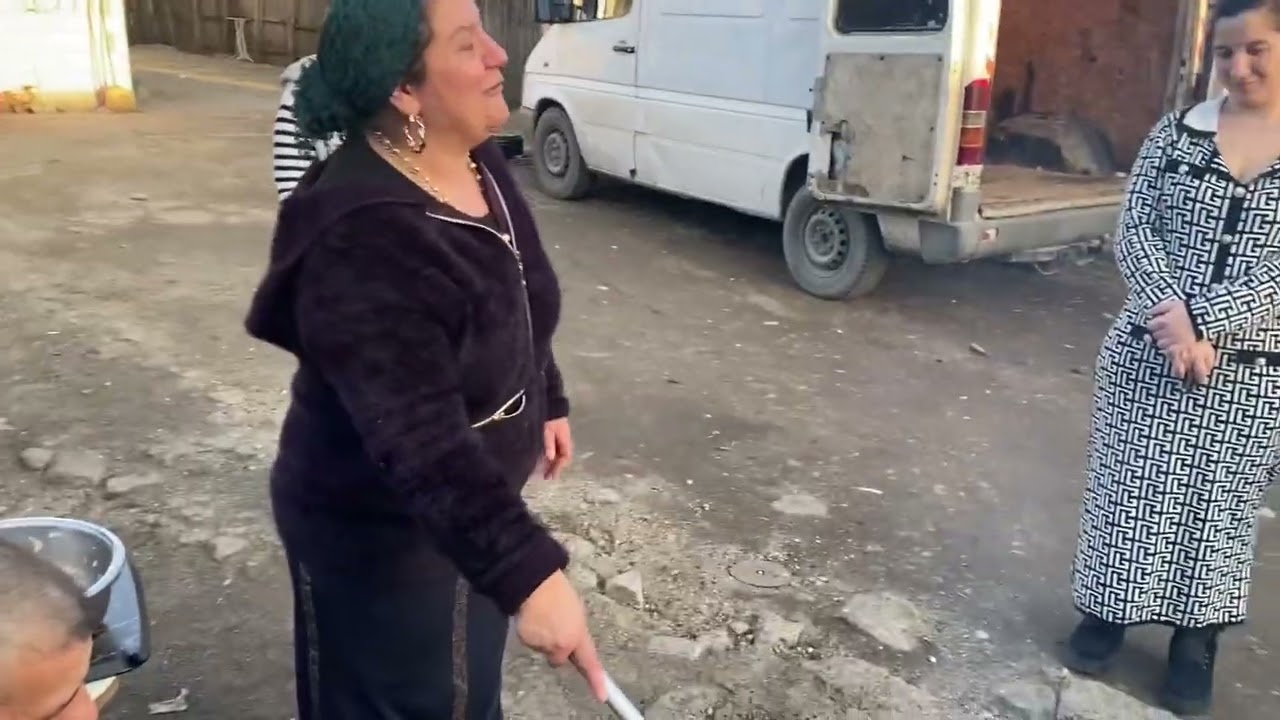 A VENIT BUCATARU ȘI A ARUNCAT TUCIU ÎN AER 👨‍🍳