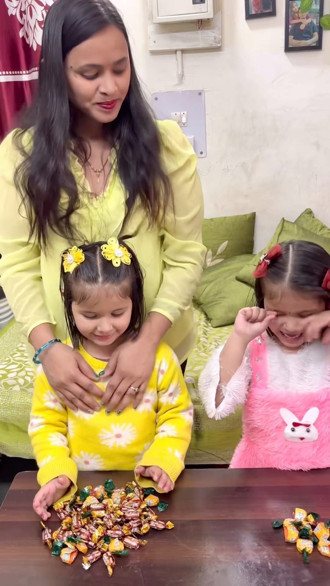 Vedika  ko cheating karte hue mumma ne dekh liya??