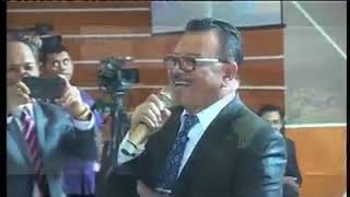 Anak Tukang Becak Lulus Cumlaude. Cokroaminoto Palopo. Kepala Dikti Beri KEJUTAN Sebuah Lagu AYAH..