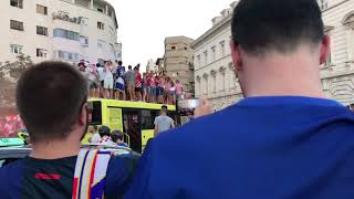 Slavlje navijača na autobusu u Splitu nakon osvojenog drugog mjesta na Svjetskom prvenstvu 2018.