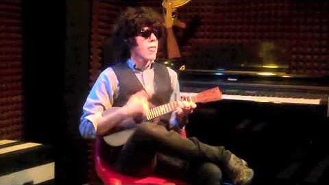 A-Sides with Jon Chattman: LP Performs "Into the Wild" in NYC