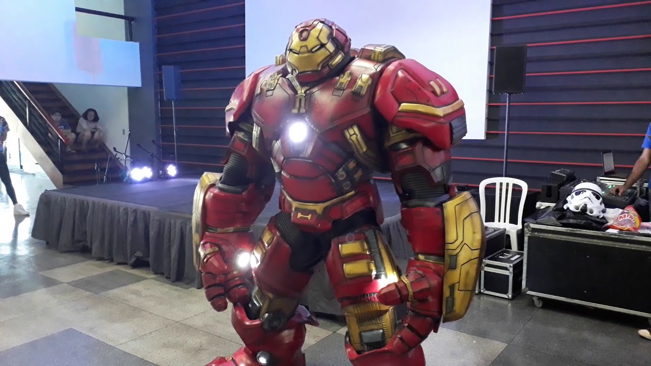 Homem de Ferro Dançando com Armadura Hulkbuster cosplay completo - YouTube