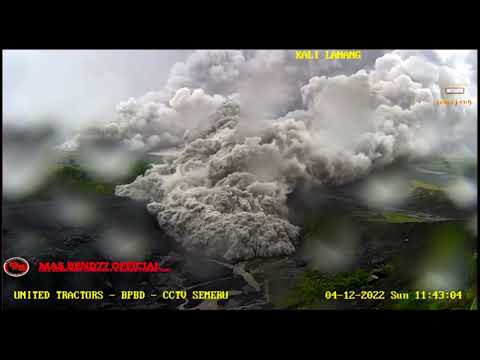 SEMERU ERUPTS - HUGE PYROCLASTIC FLOWS - December 3 2022