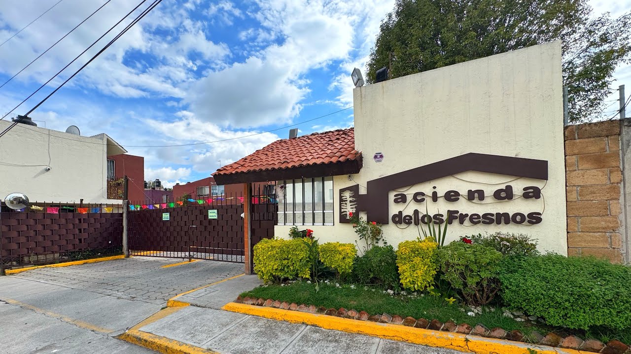 ¿Comprarías esta casa de 18 años por $1.2 millones?  en Cuautlancingo 