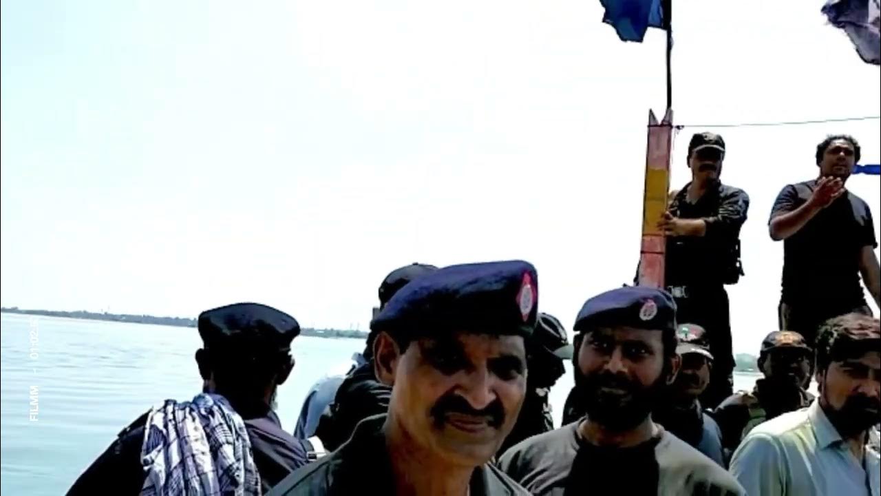Sindh Police DIG Sukkur Range Distributing Relief Goods In Riverine sindh-police-dig-sukkur-range-distributing-relief-goods-in-riverine