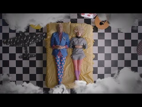 فرقة نيون تريس تقوم بجولة فنية  