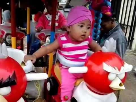 bayi umur 8 bulan naik odong-odong - YouTube