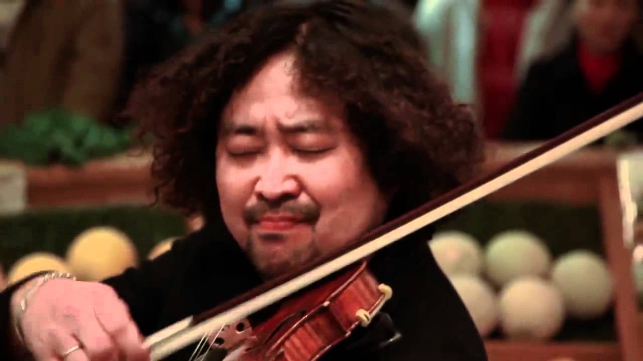 Violinist Taro Hakase's fundraising concert for Japan - YouTube