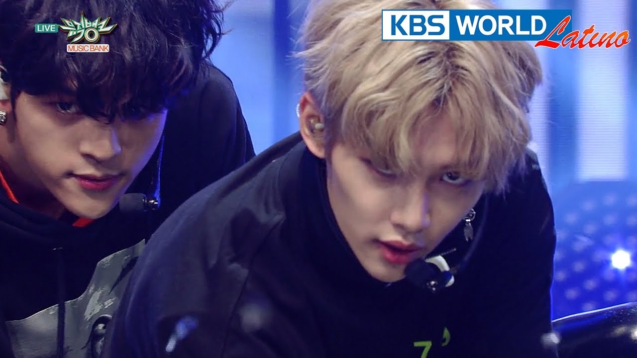 Stray Kids(스트레이 키즈 ストレイキッズ)- MIROH - YouTube