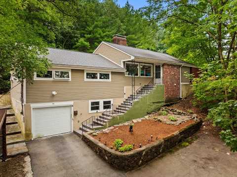 10 Rafferty Rd, Stoneham, MA home video tour