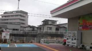 ROFLTV.RU Землетрясение в Японии видео 8-9 балов(Землетрясение в Японии видео возле супермаркета Video of strong shaking from 8 9 quake outside supermarket [url=