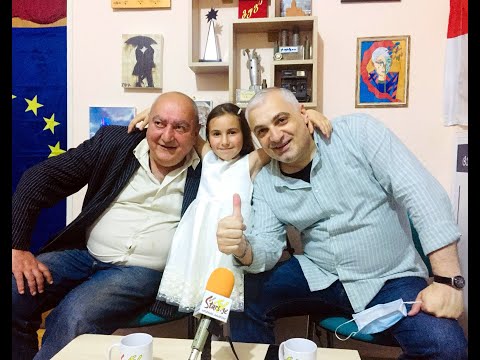 კომპოზიტორი ზურა ჩინჩალაძე და პატარა მომღერალი მარი ჩოკოშვილი გადაცემაში „სტუმრად ბესო ჩუბინიძესთან“