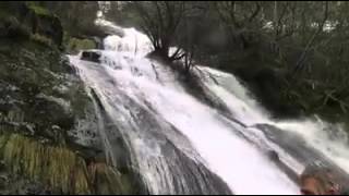 Cascada en Vilaseco da Serra con el músico Antonio