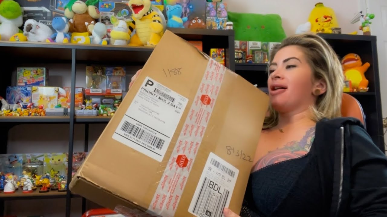 Metazoo sent me the BIGGEST box of UFO! Let’s open some up!
