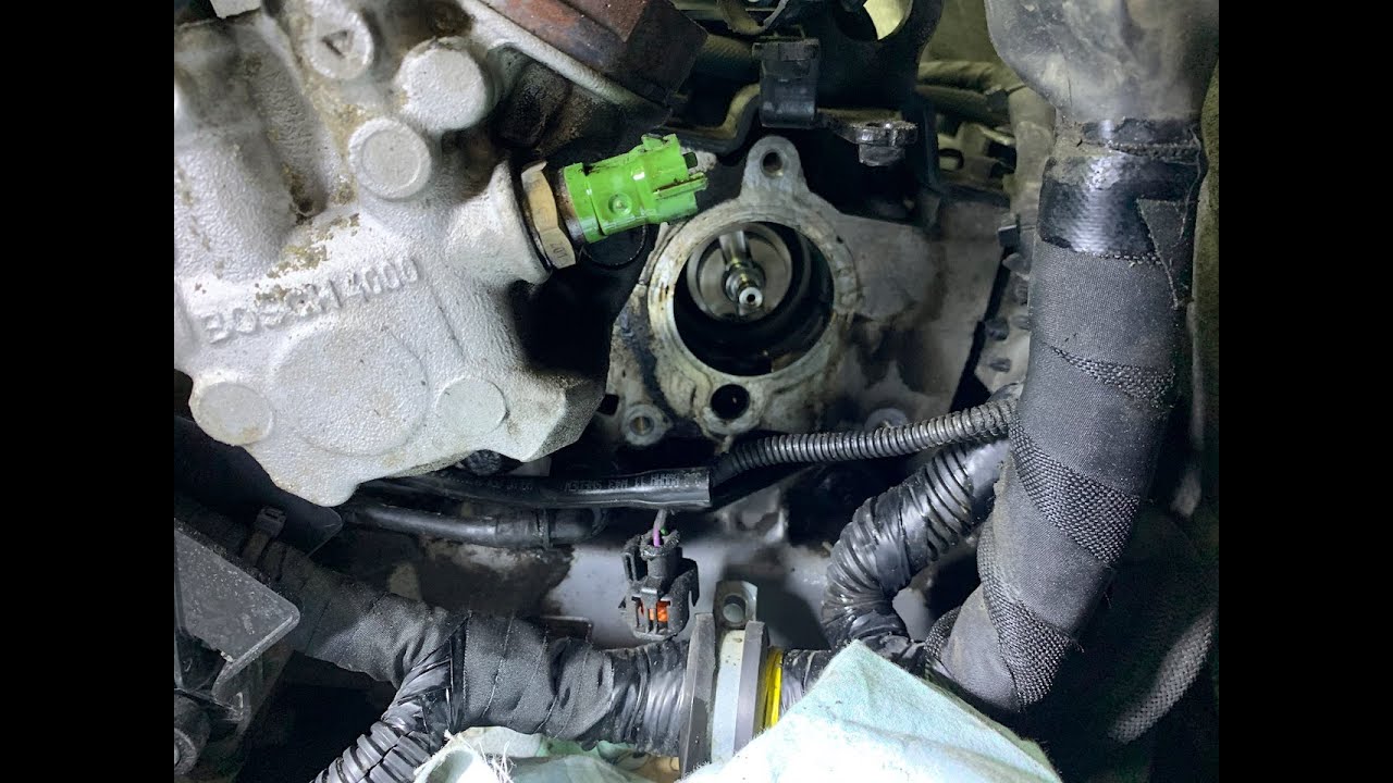 Устраняем течь вакуумного насоса на Вольво хс60 D5. - YouTube