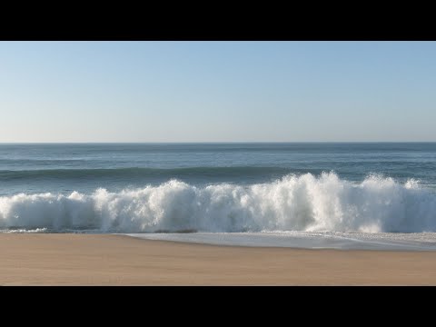 Relaxing Ocean Waves Crashing on the Beach - Relaxing Sounds of Nature - 4K UHD