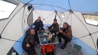 Диалоги на зимней рыбалке | На льду в палатке затопили печь