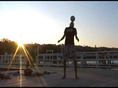 Mike Ryan Freestyle Football: Balmoral Beach