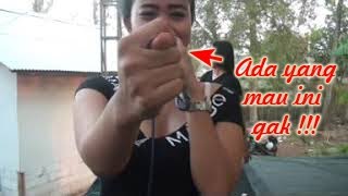 Dahsyat !!! Biduan unjukin anu nya di atas panggung - Tiara Nada