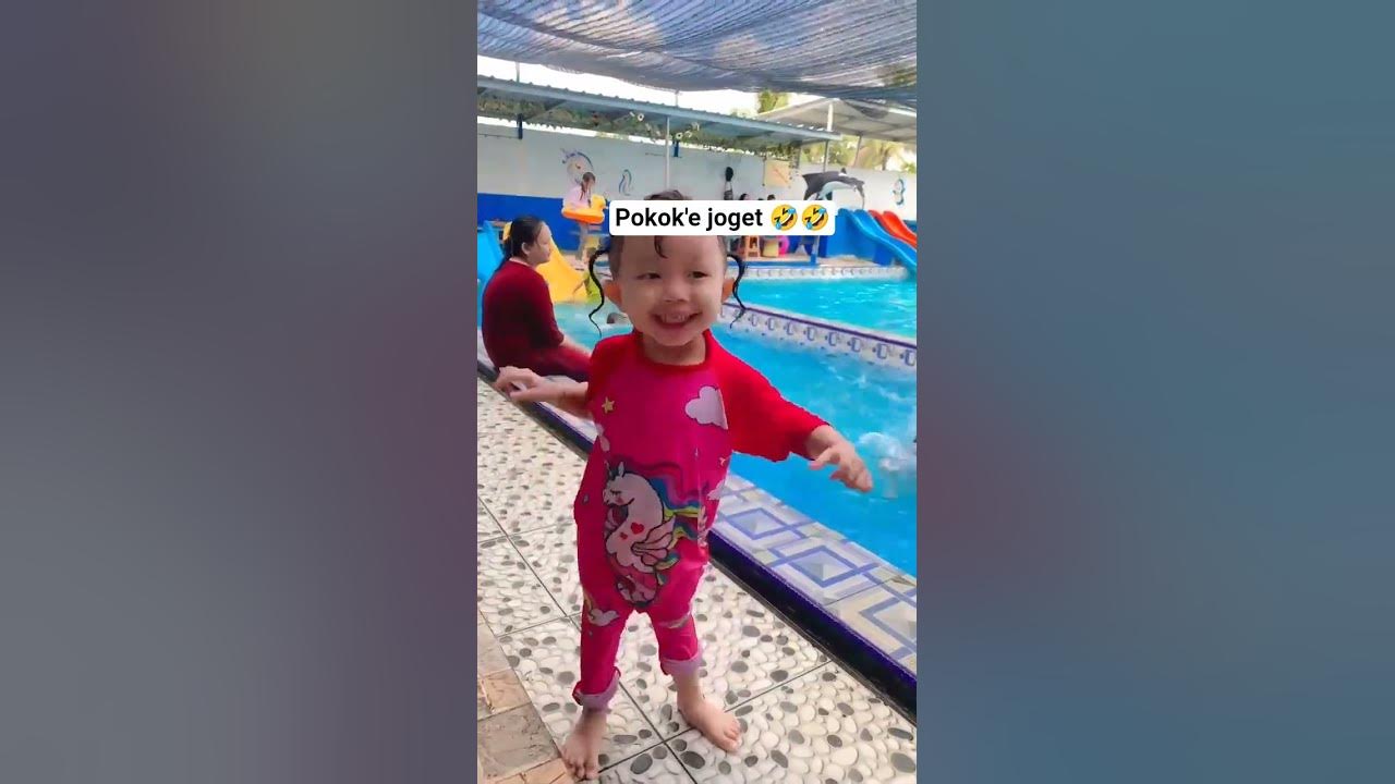 dimana pun berada pokoknya tetap gojetin ajaa shayyyy.....🤣🤣😂