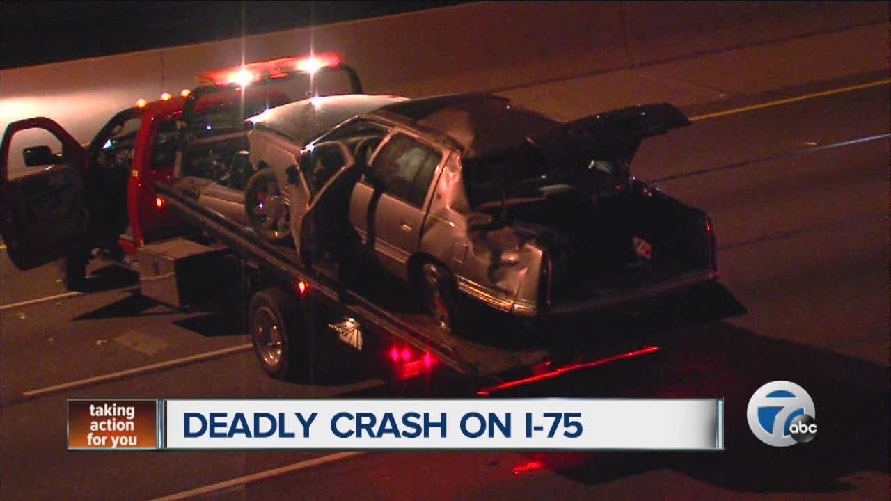 Deadly crash on I-75 in Hazel Park - YouTube