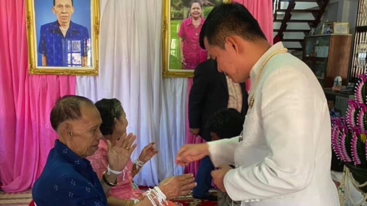 บายศรีสู่ขวัญคุณตาการุณ คุณยายขวัญตา สุธรรม ใส่เสียงแคน โดย อ.สุรชัย 13 ธันวาคม 2563