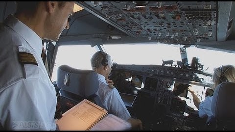 Airbus A340 EMERGENCY - Engine Failure