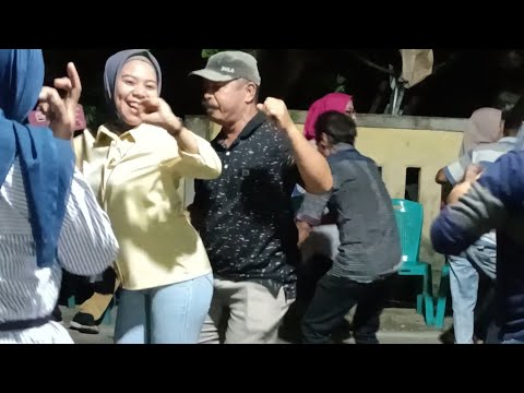 Viral !! Cewek Cantik Bikin Om KUMIS Kena Mental || Joget Wakatobi Terbaru