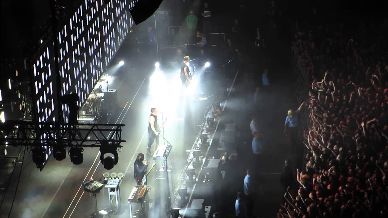 NIN - crowd/mosh pit London O2 arena, 2014 - YouTube