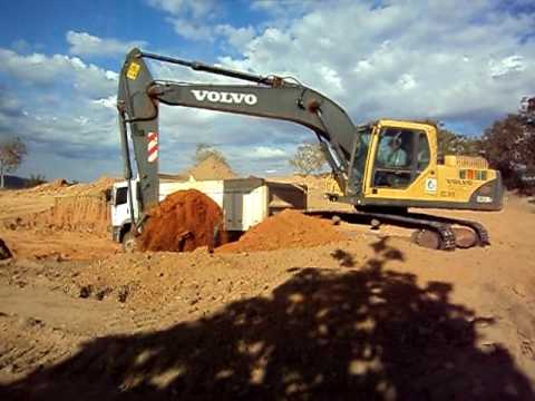 THIAGO ESCAVADEIRA HIDRAULICA  VOLVO 210
