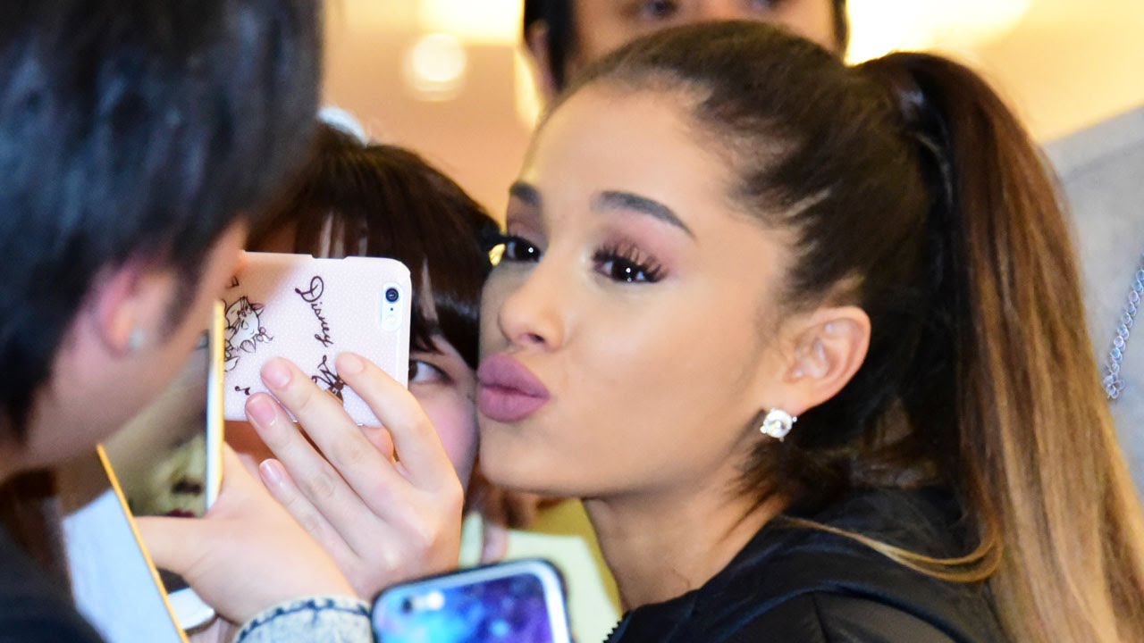 Ariana Grande Kisses Japanese Fans At Airport April 16 アリアナ グランデ日本到着 Youtube