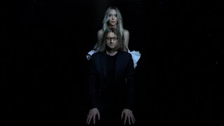 Video thumbnail of "Kasia Moś & Leszek Możdżer - ZAPOMNIJ (Official Video)"