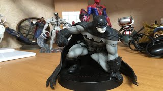 обзор статуэтки бэтмена по игре бэтмен аркхем   сити от котобуки