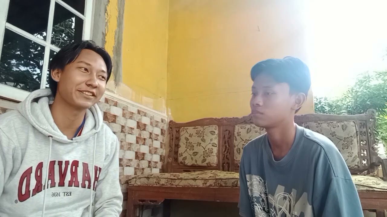 ngobrol setelah lulus SMA bareng teman kelas. 