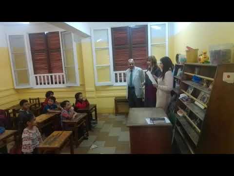 شاهد دكتورة سهير السكري تتابع تعليم الاطفال الانجليزي بالصورة