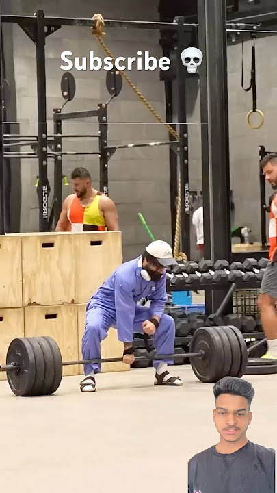 Anatoly VS Bodybuilder The CLEANER lifted with ONE HAND Gym Prank #anatoly #fitness #gym