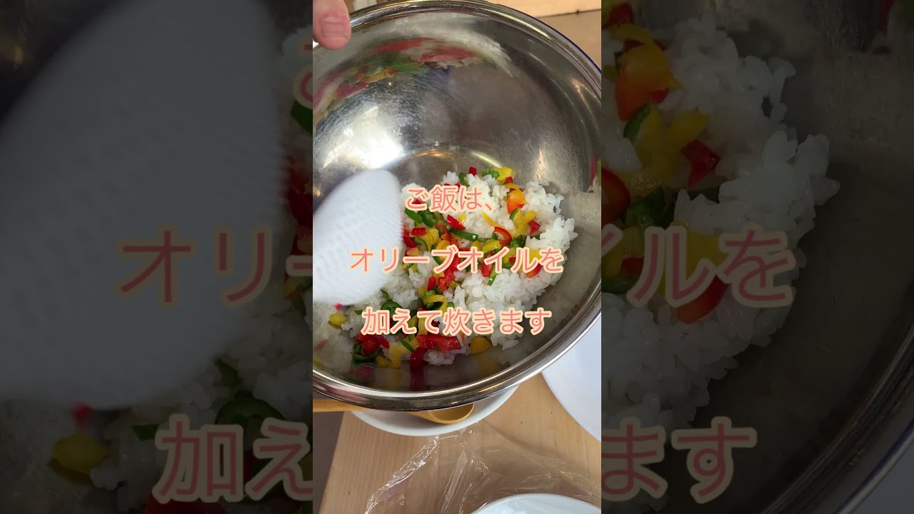 no.16 かわいいパプリカの鮭おにぎり【築地Vlog】 - YouTube