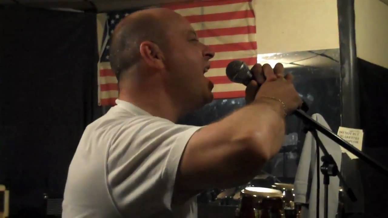 Worst singer ever. AC/DC Thunderstruck Karaoke - YouTube