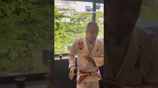 Play video: Posição do dia: Estrangulamento da meia guarda- Antecipe a esgrima do seu adversário e surpreenda!