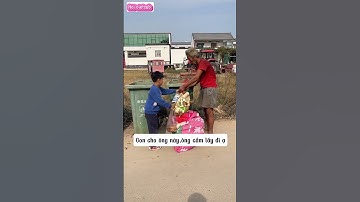 Cậu bé tốt bụng giúp đỡ ông lão ăn xin #shorts